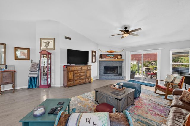 1340 Kingswood Dr, Roseville, CA 95678
