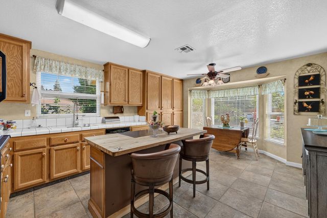 1340 Kingswood Dr, Roseville, CA 95678
