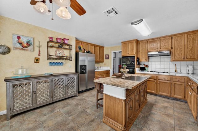 1340 Kingswood Dr, Roseville, CA 95678