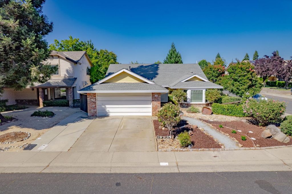 1340 Kingswood Dr, Roseville, CA 95678