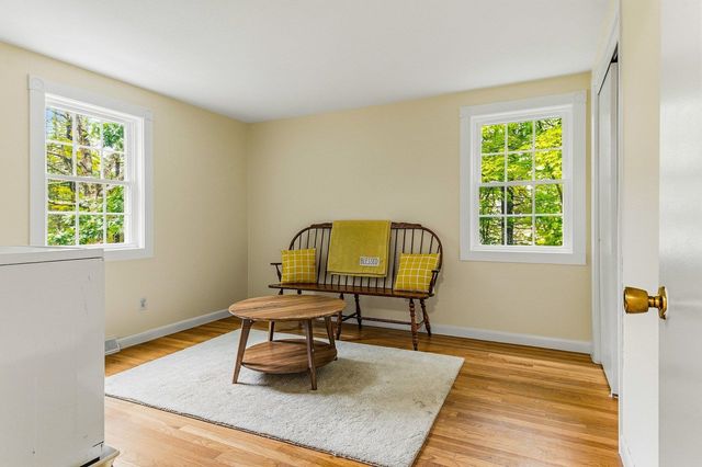 247 East Road, Hampstead, NH 03841