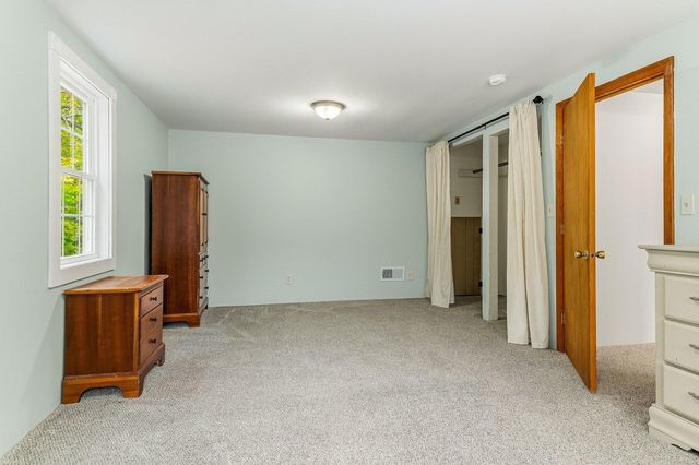 247 East Road, Hampstead, NH 03841