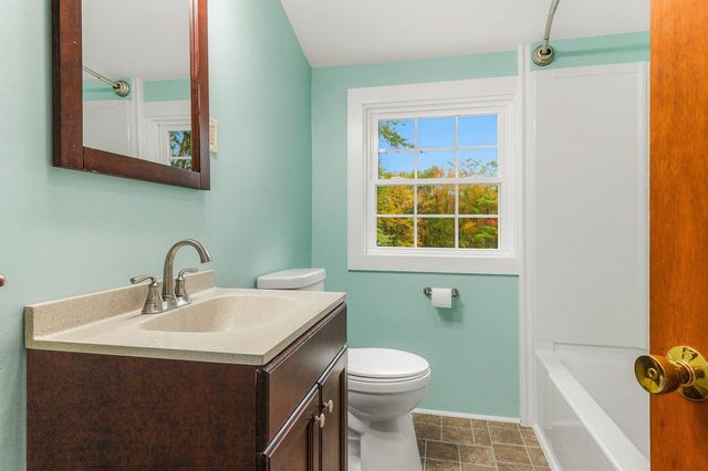 247 East Road, Hampstead, NH 03841