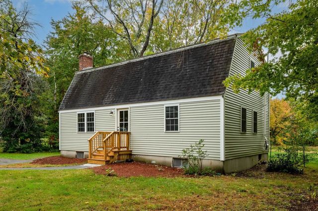 247 East Road, Hampstead, NH 03841