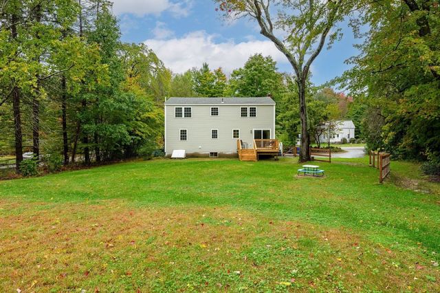 247 East Road, Hampstead, NH 03841