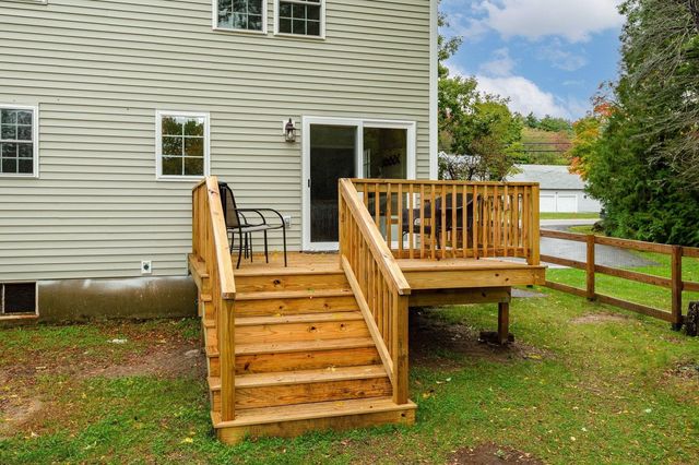 247 East Road, Hampstead, NH 03841