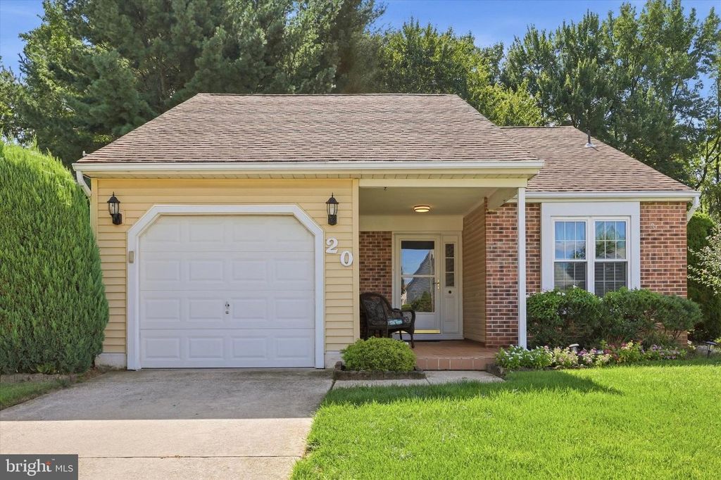 20 FALMOUTH DR, Mount Laurel, NJ 08054