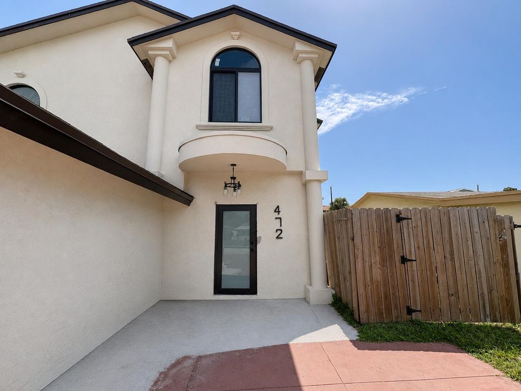 472 NW 2ND Terrace, Deerfield Beach, FL 33441