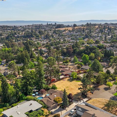 18767 Lamson Rd, Castro Valley, CA 94546