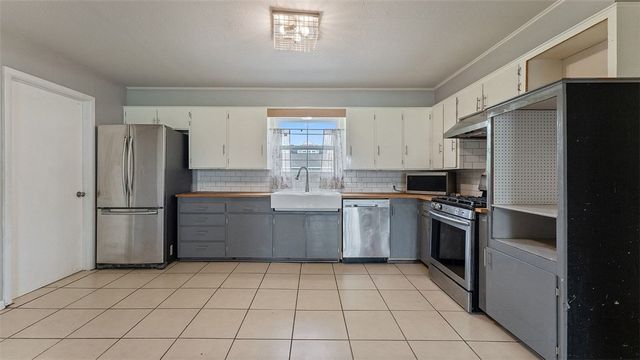 403 SW C Street, Bentonville, AR 72712