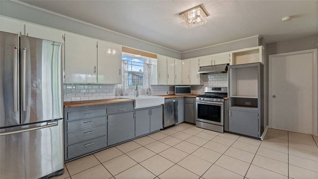 403 SW C Street, Bentonville, AR 72712