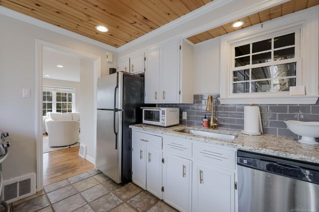 1155 Lake Grove Avenue, Grand Rapids, MI 49506