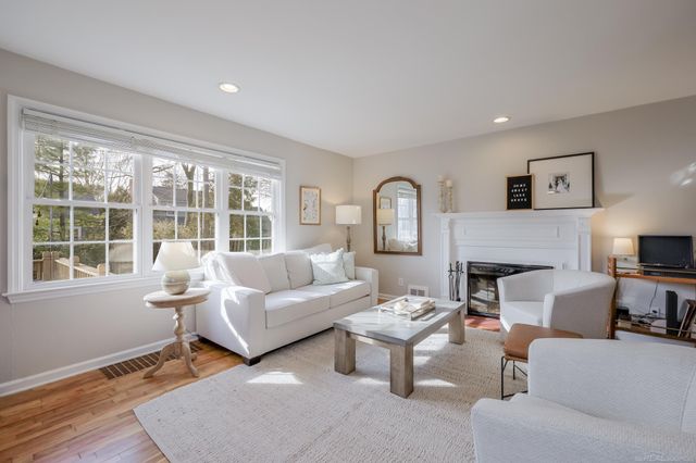 1155 Lake Grove Avenue, Grand Rapids, MI 49506