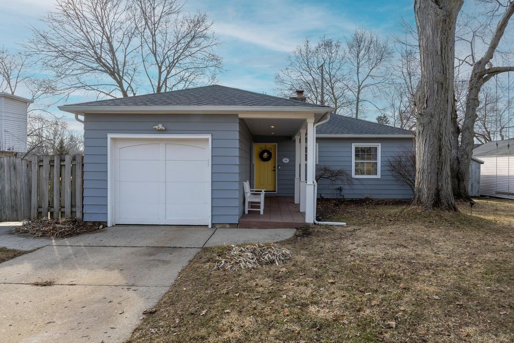1155 Lake Grove Avenue, Grand Rapids, MI 49506