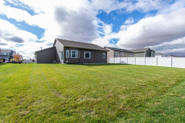 1220 Legion Lane W, West Fargo, ND 58078