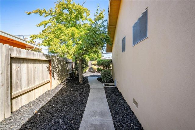 1225 56th Ave, Sacramento, CA 95831