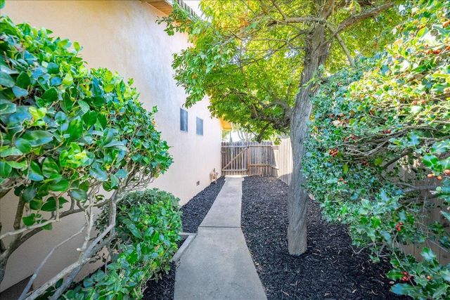 1225 56th Ave, Sacramento, CA 95831