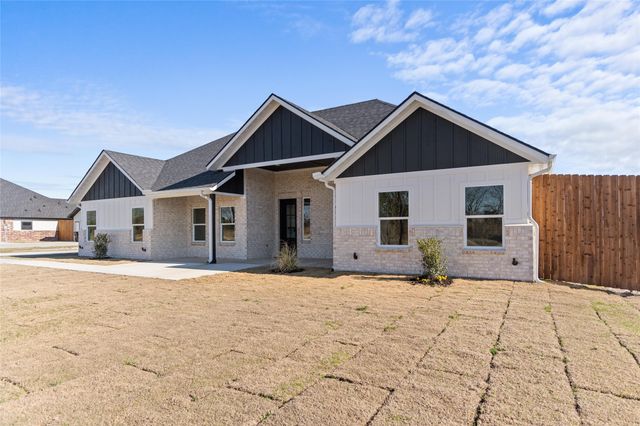 1121 County Road 4104, Greenville, TX 75401