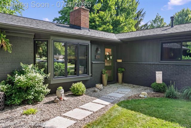 141 Nesbit Lane, Rochester Hills, MI 48309