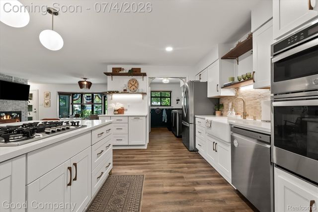 141 Nesbit Lane, Rochester Hills, MI 48309