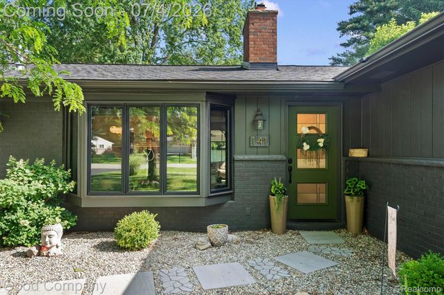 141 Nesbit Lane, Rochester Hills, MI 48309