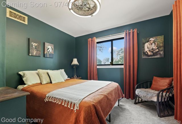 141 Nesbit Lane, Rochester Hills, MI 48309