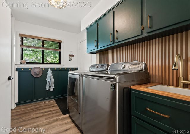 141 Nesbit Lane, Rochester Hills, MI 48309