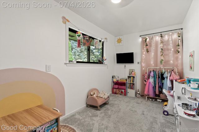 141 Nesbit Lane, Rochester Hills, MI 48309