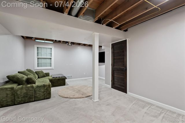 141 Nesbit Lane, Rochester Hills, MI 48309