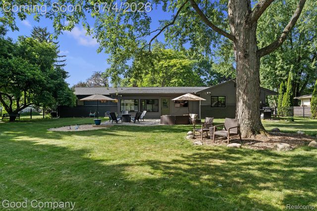 141 Nesbit Lane, Rochester Hills, MI 48309