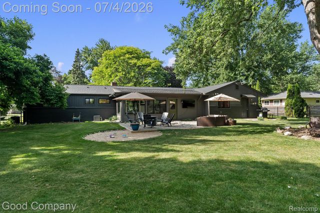 141 Nesbit Lane, Rochester Hills, MI 48309