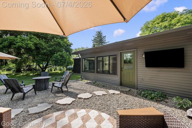 141 Nesbit Lane, Rochester Hills, MI 48309