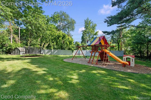 141 Nesbit Lane, Rochester Hills, MI 48309