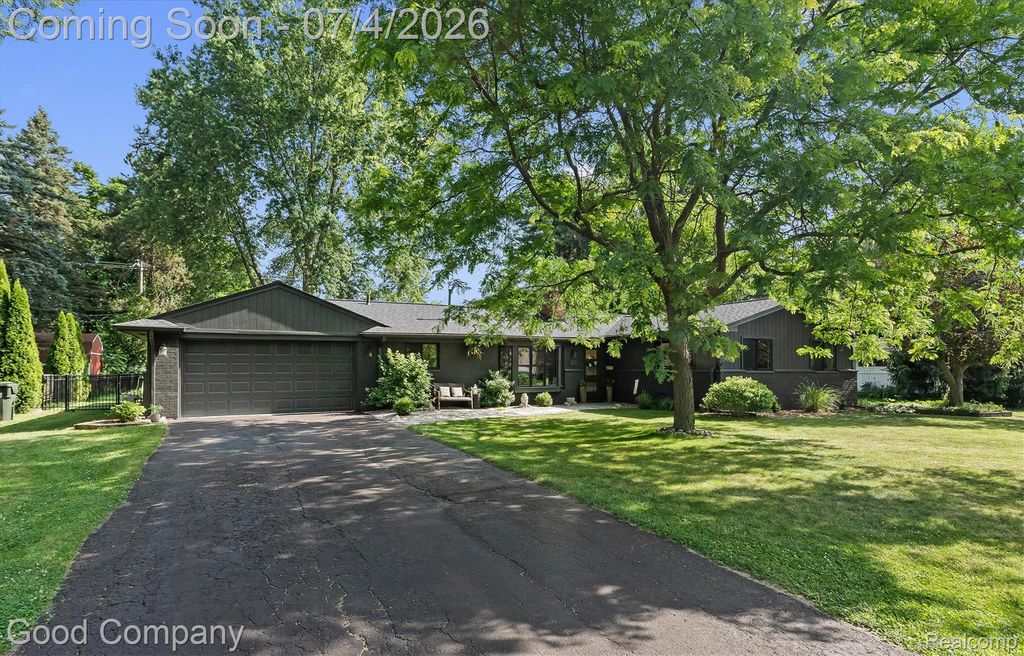 141 Nesbit Lane, Rochester Hills, MI 48309