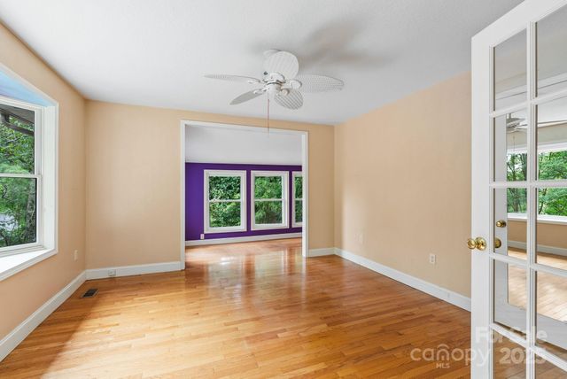 15 Mayfield Road, Asheville, NC 28804