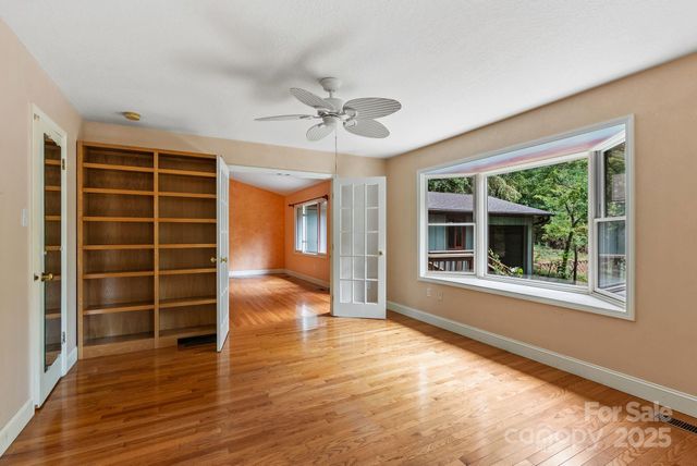 15 Mayfield Road, Asheville, NC 28804