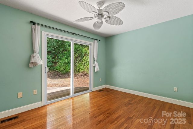 15 Mayfield Road, Asheville, NC 28804