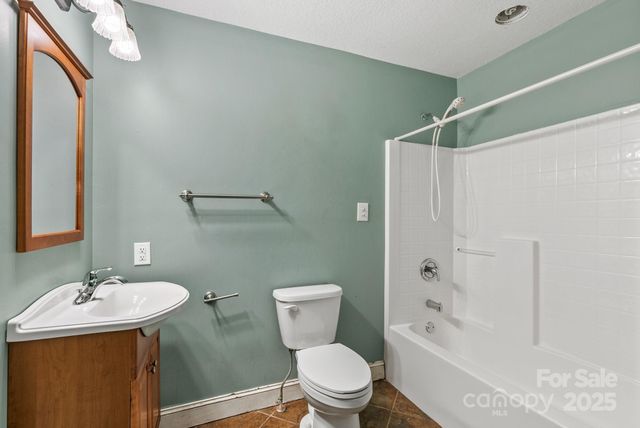 15 Mayfield Road, Asheville, NC 28804