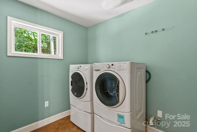 15 Mayfield Road, Asheville, NC 28804