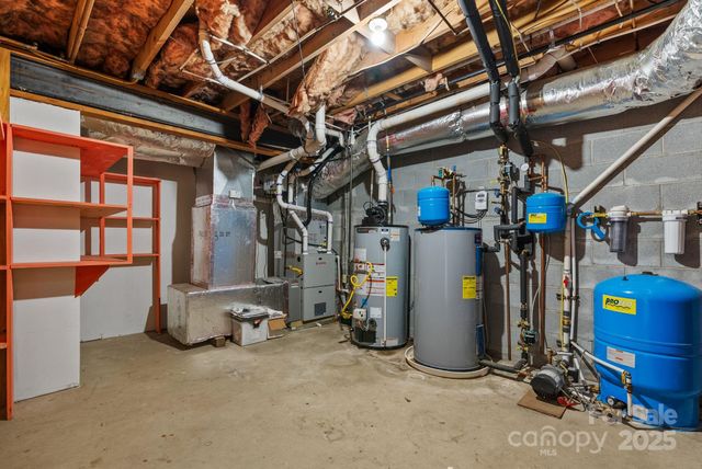 15 Mayfield Road, Asheville, NC 28804