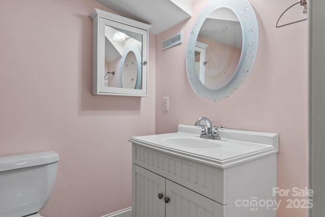 15 Mayfield Road, Asheville, NC 28804