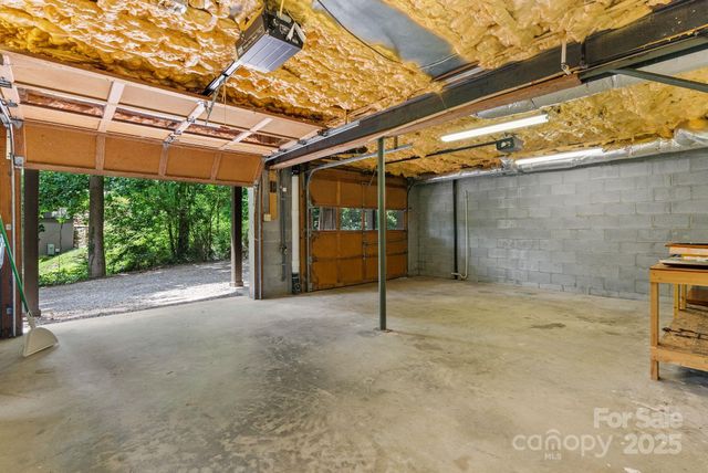 15 Mayfield Road, Asheville, NC 28804