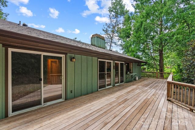 15 Mayfield Road, Asheville, NC 28804