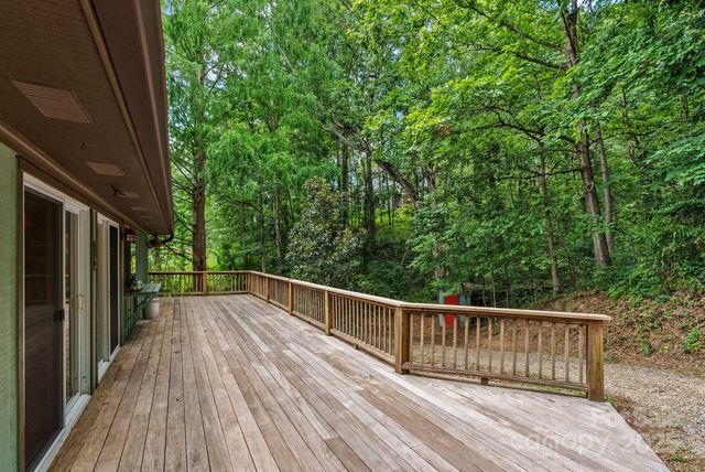 15 Mayfield Road, Asheville, NC 28804