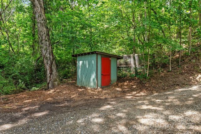 15 Mayfield Road, Asheville, NC 28804