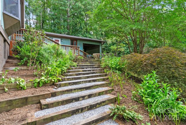15 Mayfield Road, Asheville, NC 28804