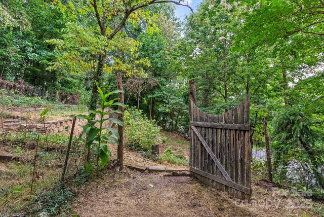 15 Mayfield Road, Asheville, NC 28804