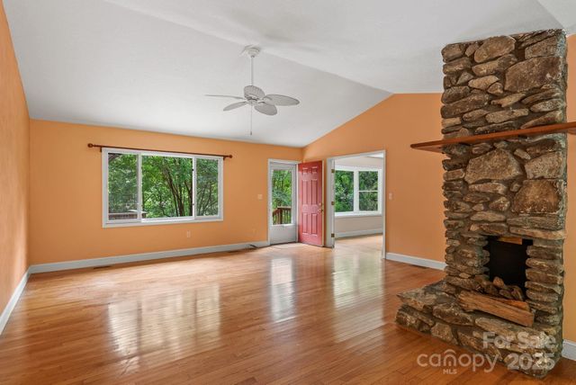 15 Mayfield Road, Asheville, NC 28804