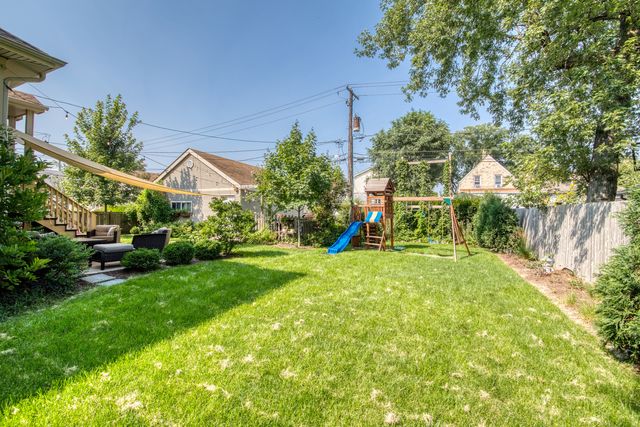 1169 S Taylor Avenue, Oak Park, IL 60304