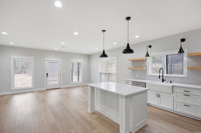 211 Woodland Shores Circle, Clinton, AR 72031